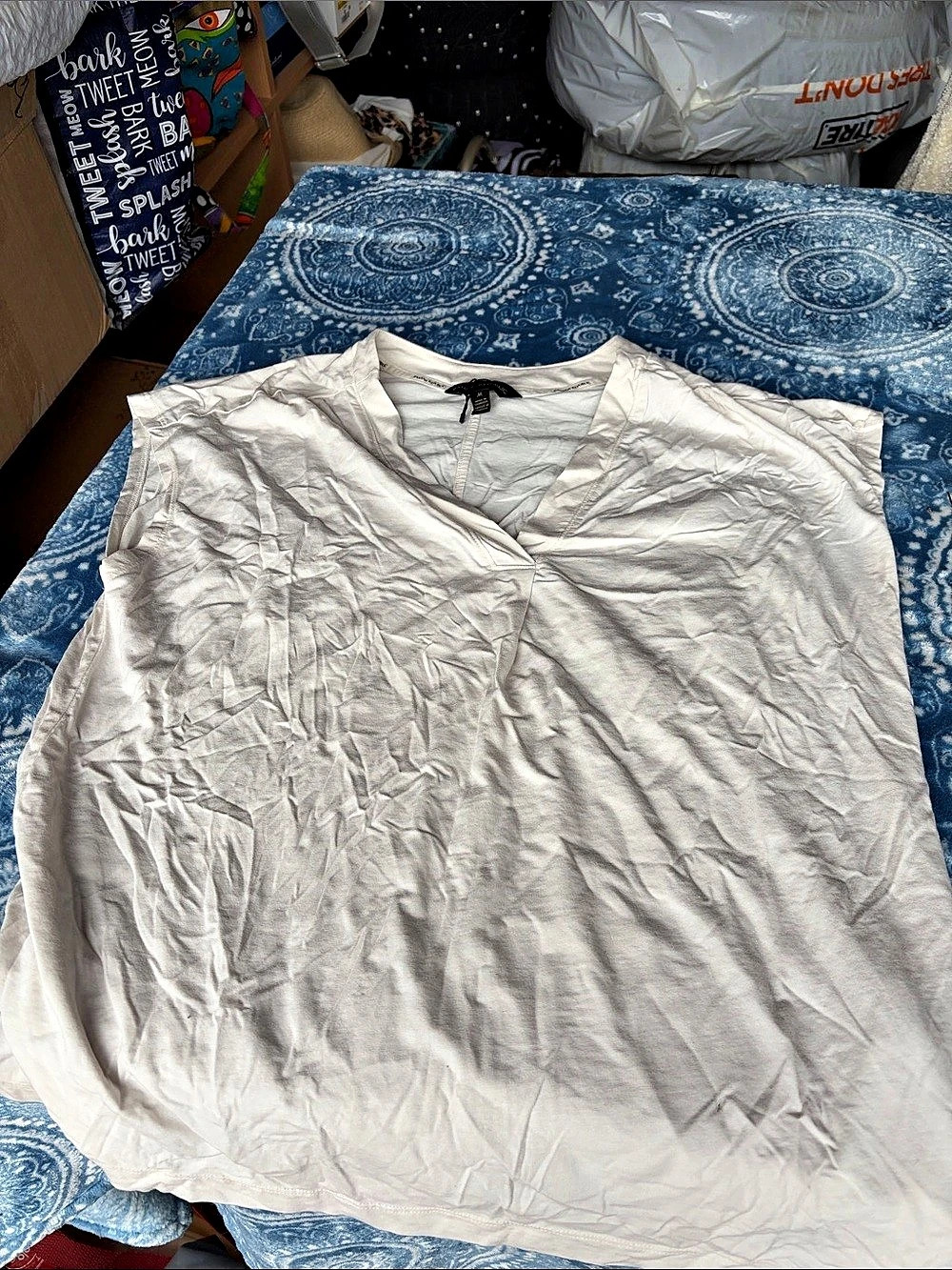 Banana Republic Relaxed V-Neck Roll Sleeve Tee White Size Medium